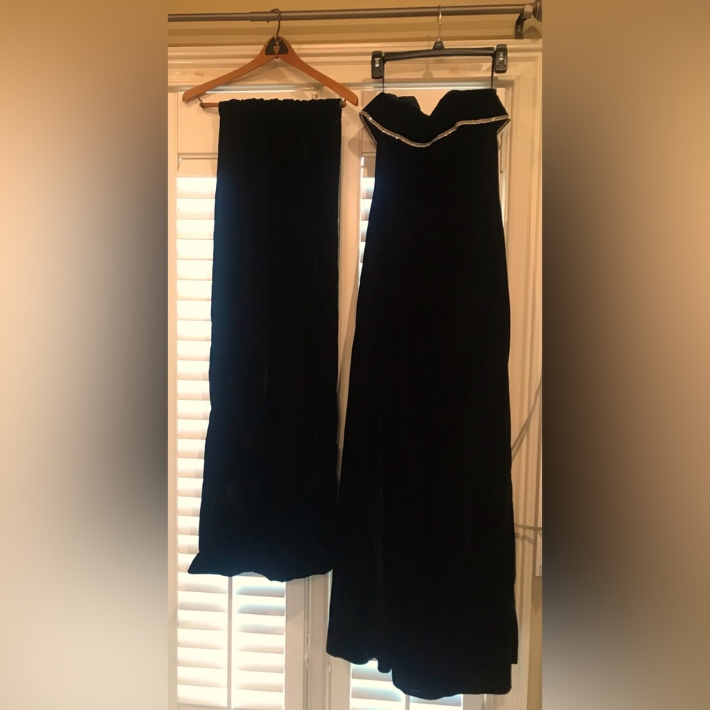 Vintage Cache black velvet evening gown w/ rhinestone accents & black shawl.